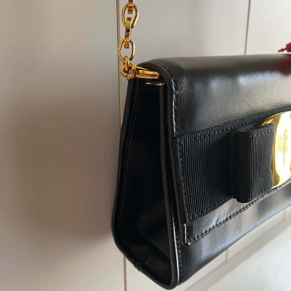 Salvatore Ferragamo BLACK LEATHER CROSSBODY BAG - Picture 6 of 16